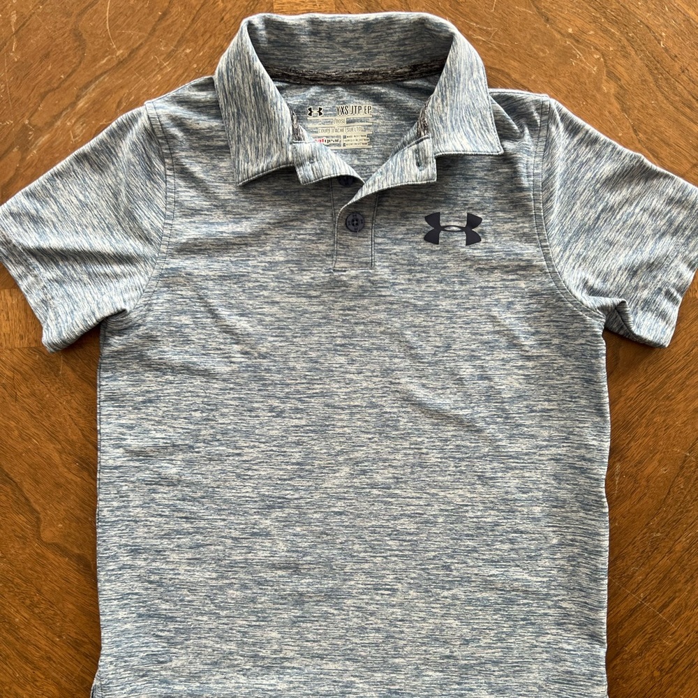 Boys size YXS Under Armor heat gear collared shirt